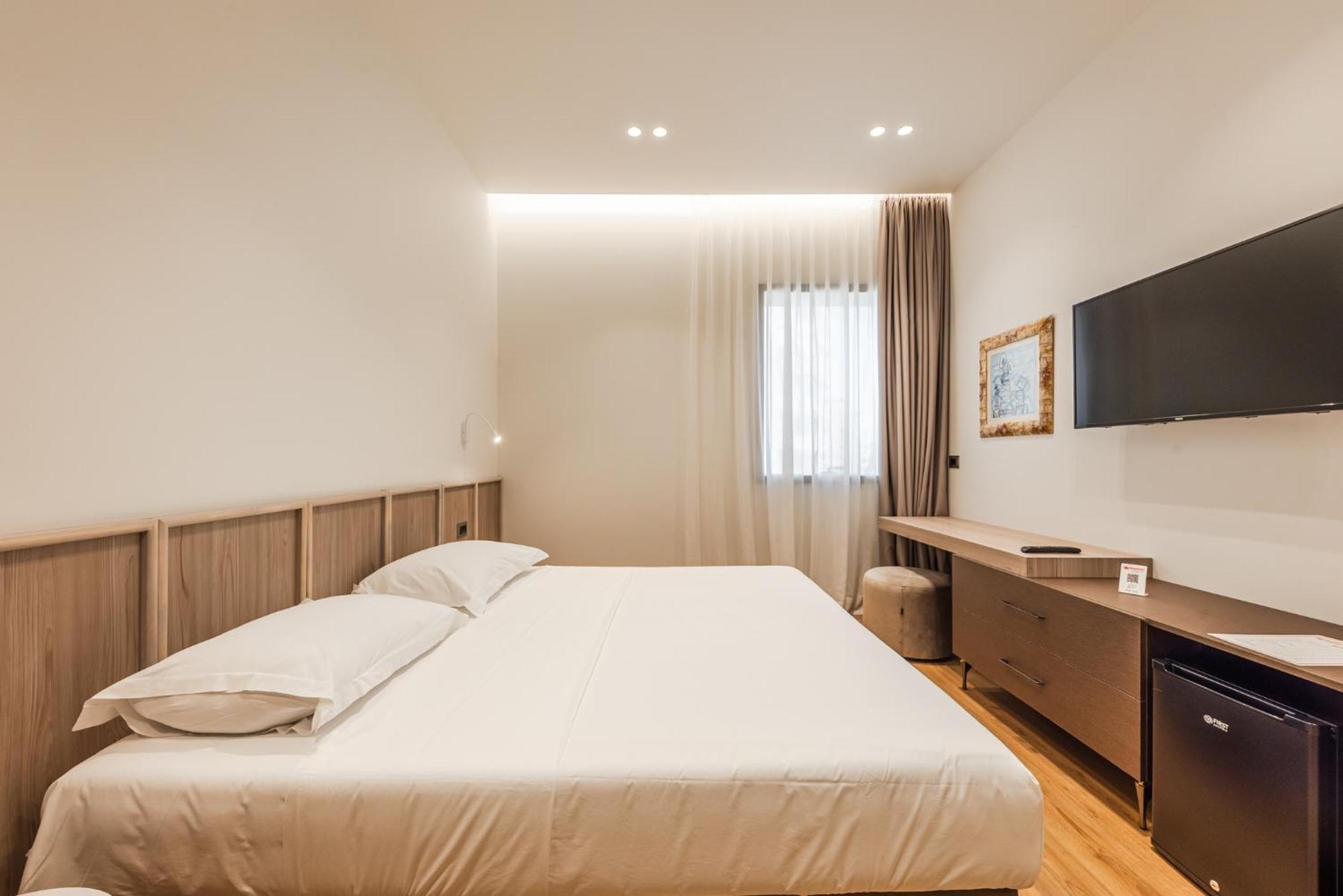 Aragosta Hotel Dıraç Dış mekan fotoğraf