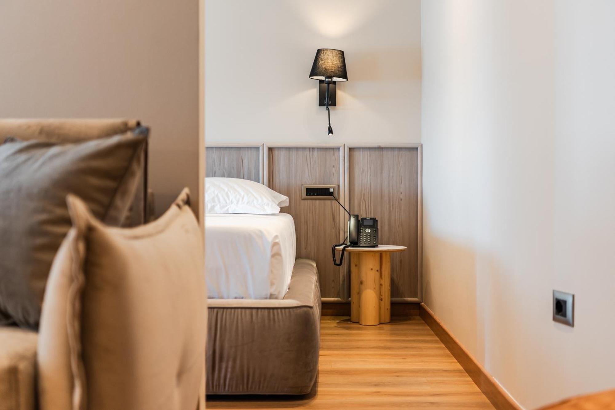 Aragosta Hotel Dıraç Dış mekan fotoğraf