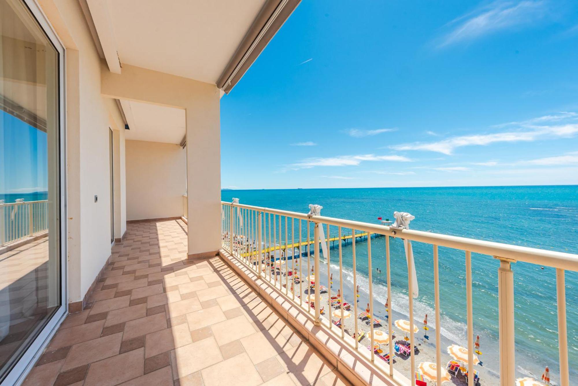 Aragosta Hotel Dıraç Dış mekan fotoğraf