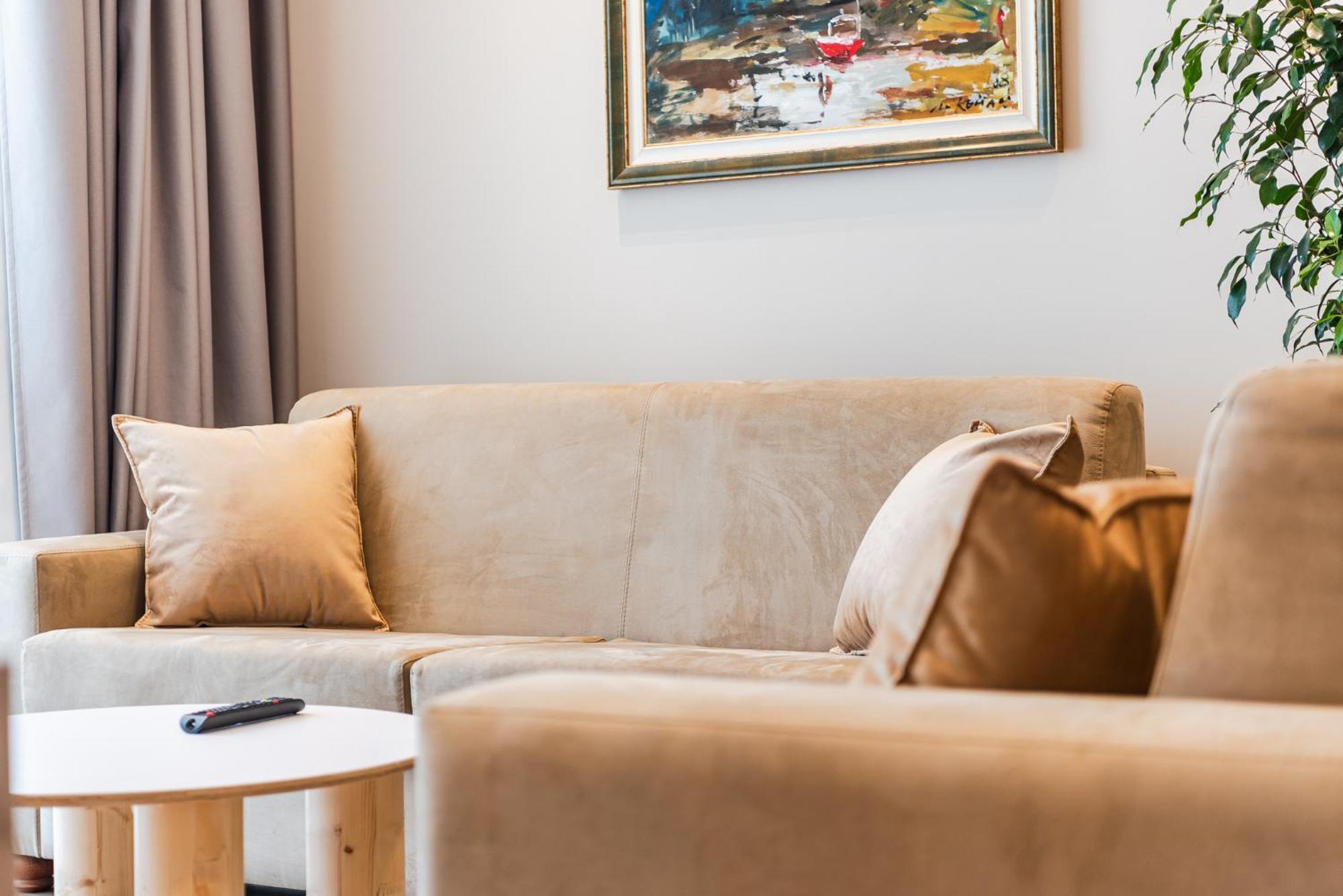 Aragosta Hotel Dıraç Dış mekan fotoğraf